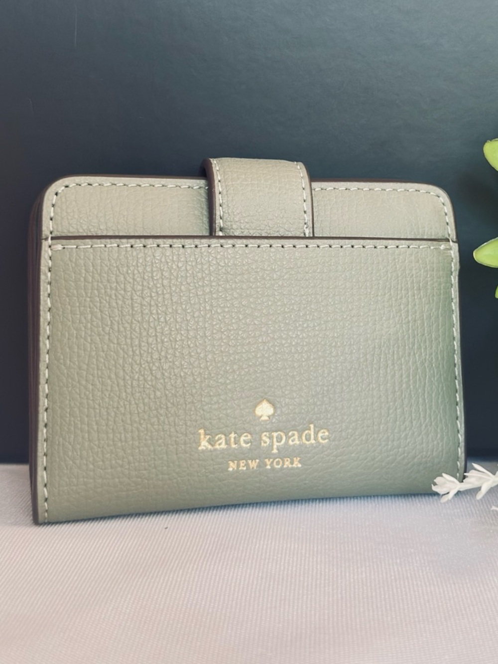 KATE SPADE ~ Olive Green Pebbled Leather Bi-Fold Wallet with Gold Hardware - Picture 3 of 11